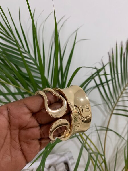 Ladies bracelets/bangles