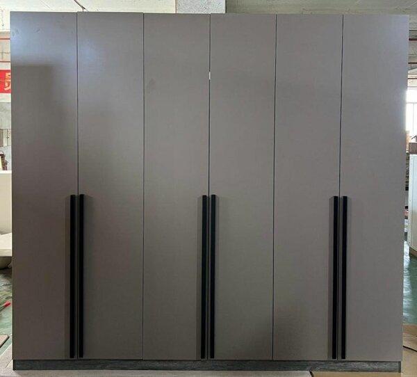 Armoire moderne à 6 battantes