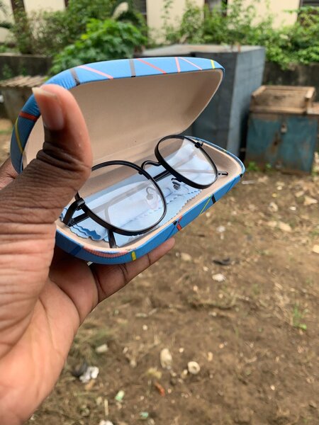 Lunettes Élégantes avec Étui