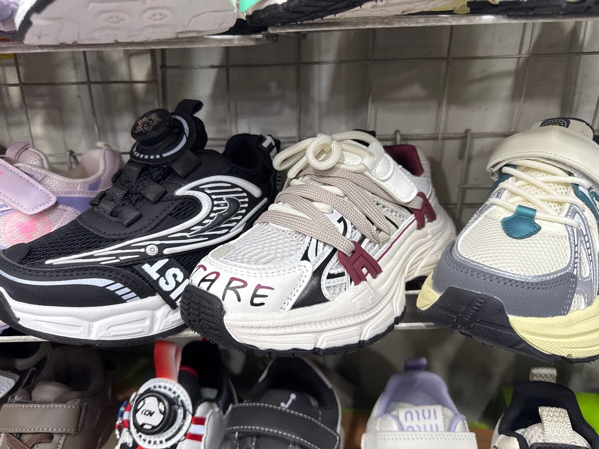 Детские кроссовки