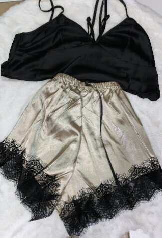 Ensemble satin et dentelle