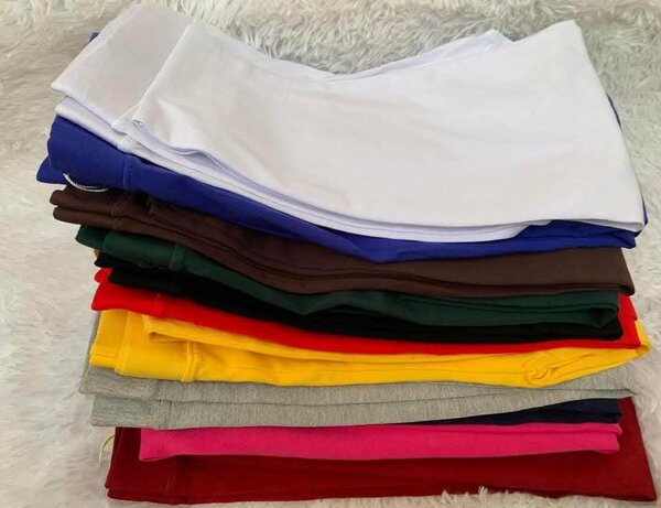 Lot de T-shirts colorés