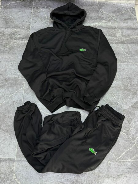 Sweat à capuche et pantalon élégant