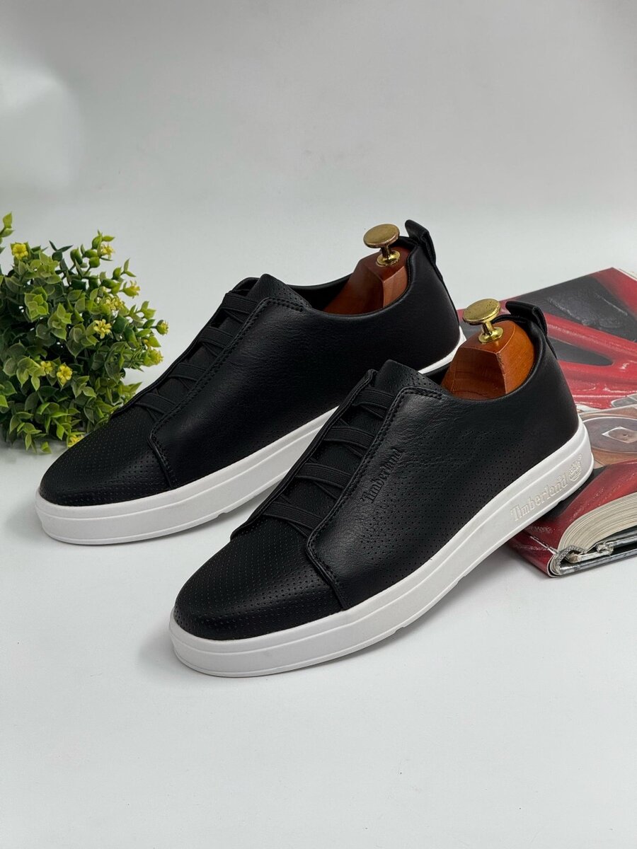 TIMBERLAND BLACK AND BLACK