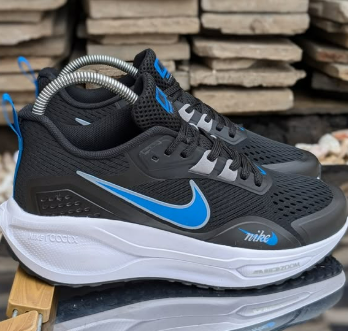 Nike structure trainers