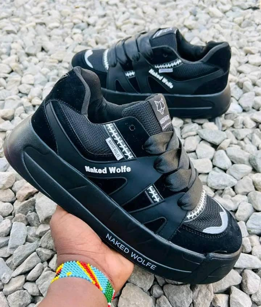 Sneakers black