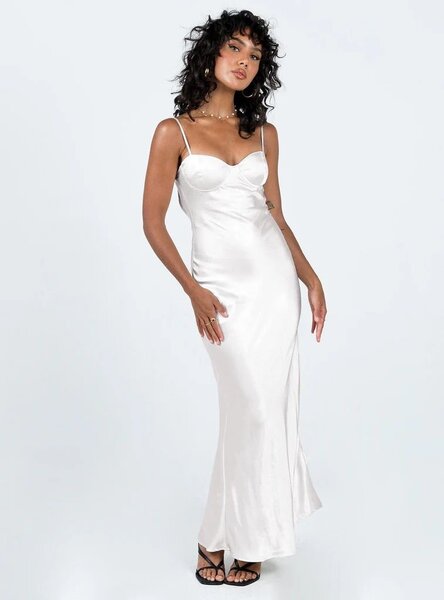 Robe longue satinée