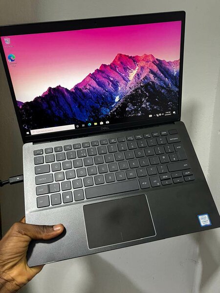 Dell Latitude 3301 ¢4,000