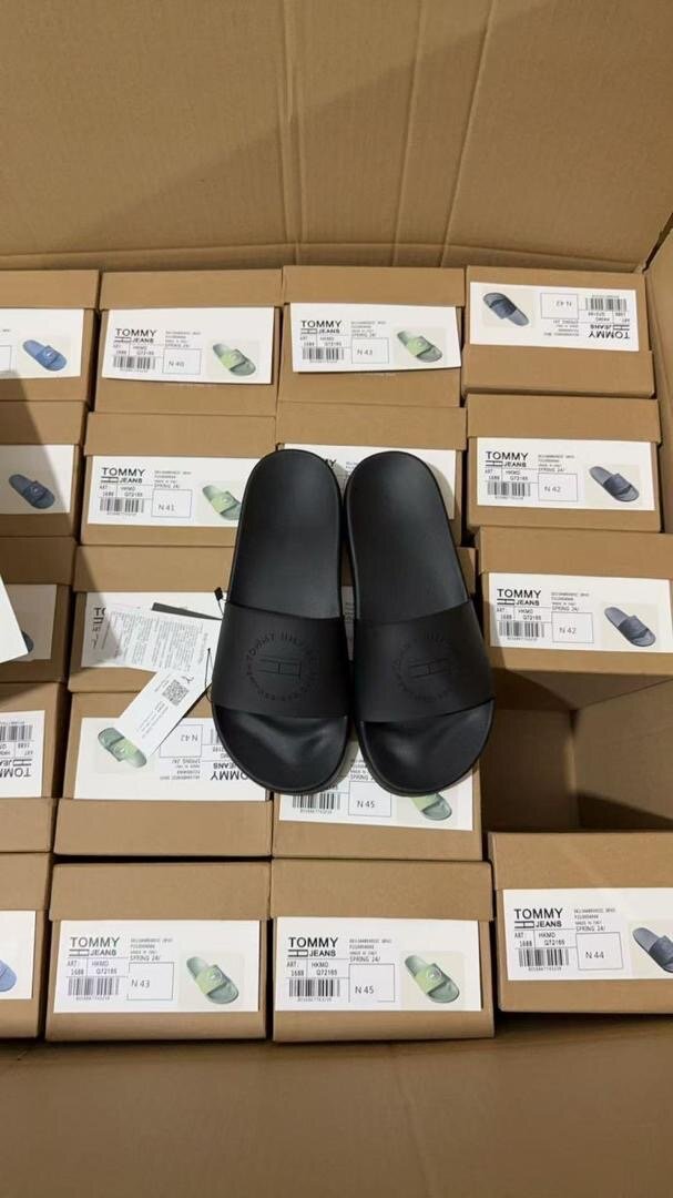 Claquettes noires confortables