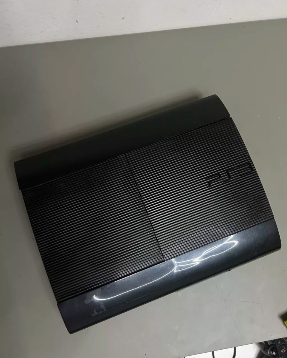 PlayStation 3 с 20 играми но без джойстиков