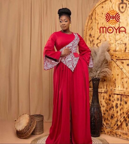 Robe ethnique moderne pour femme