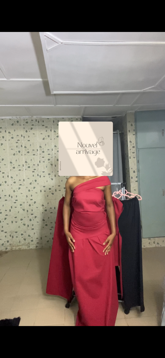 Robe élégante à une épaule