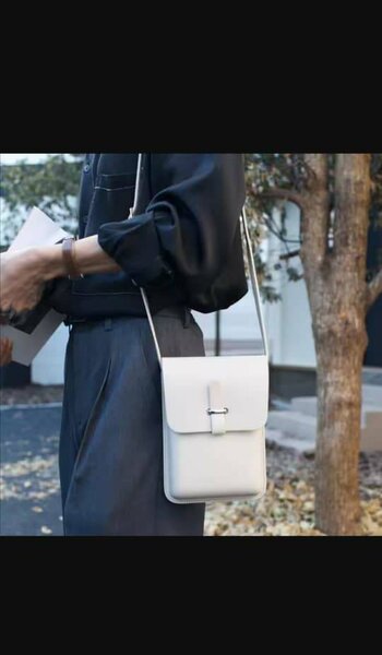 Sac bandoulière compact en cuir