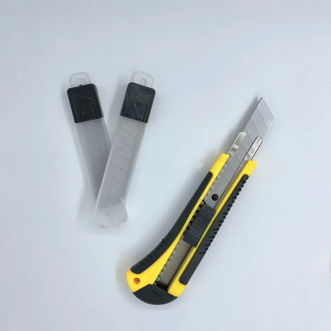 Cutter multifonction robuste 18mm