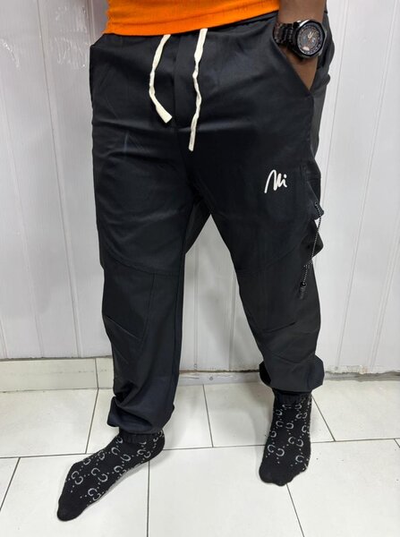 Pantalon cargo noir confortable