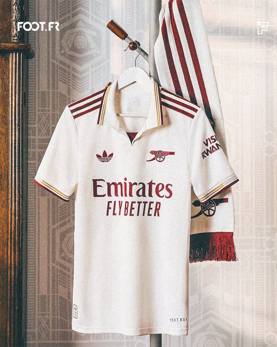 Maillot de football blanc élégant