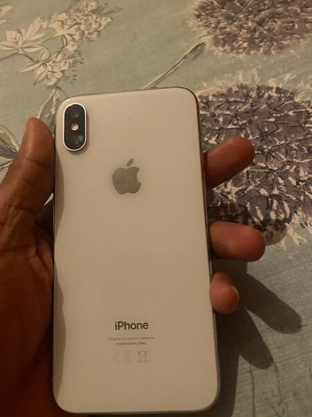iPhone Blanc 64Go Débloqué