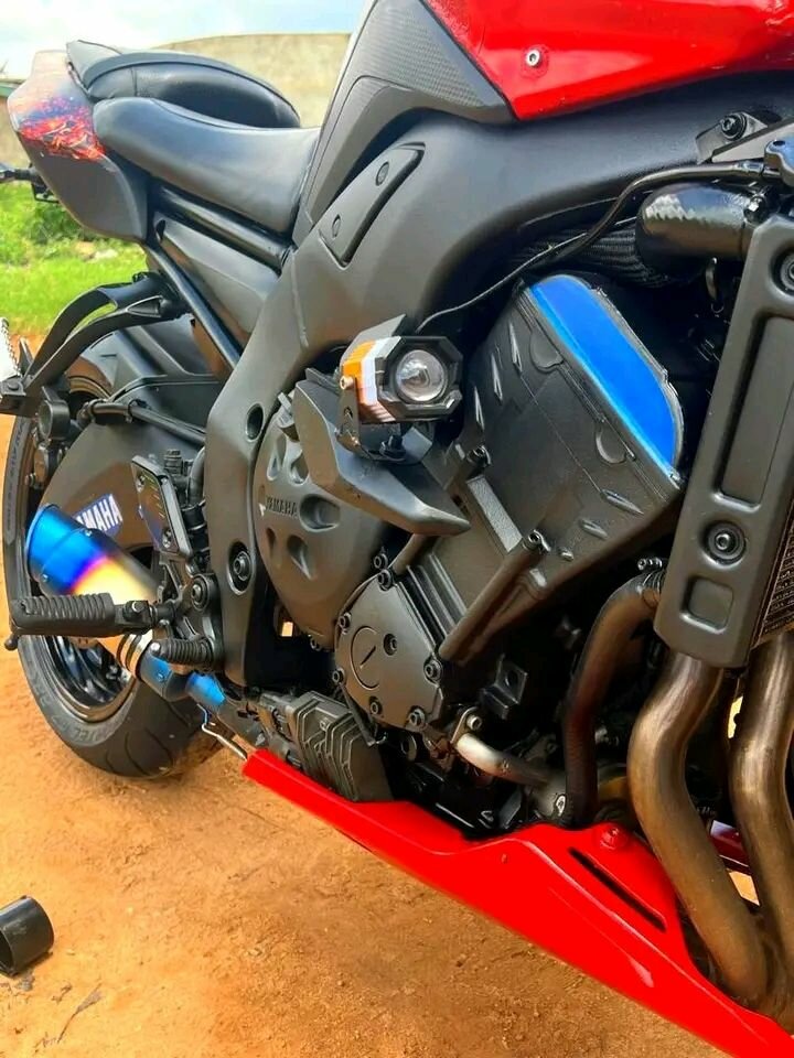 Moto Yamaha Rapide et Puissante