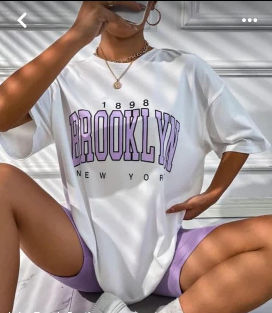 Suit of T-shirt and short loafers