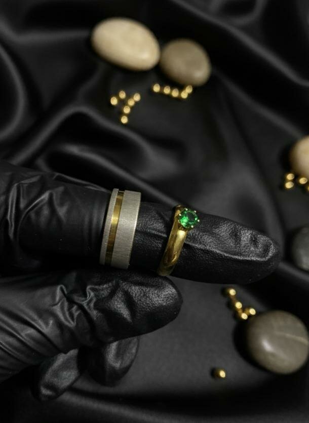 Bague en or avec pierres précieuses