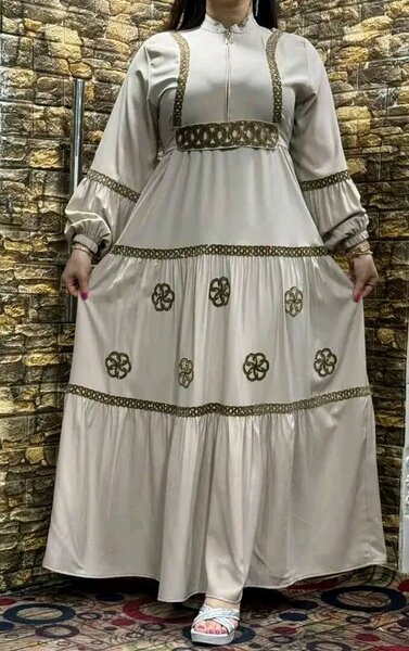 Robe longue élégante brodée