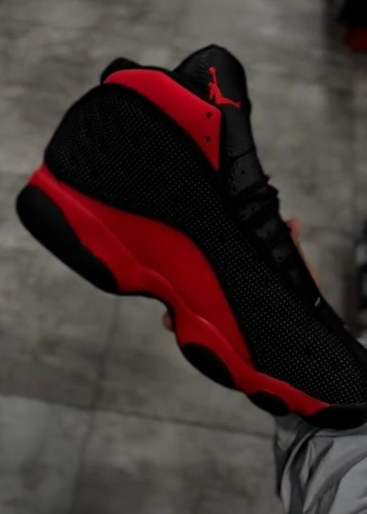 JORDAN 13 rouge et noir