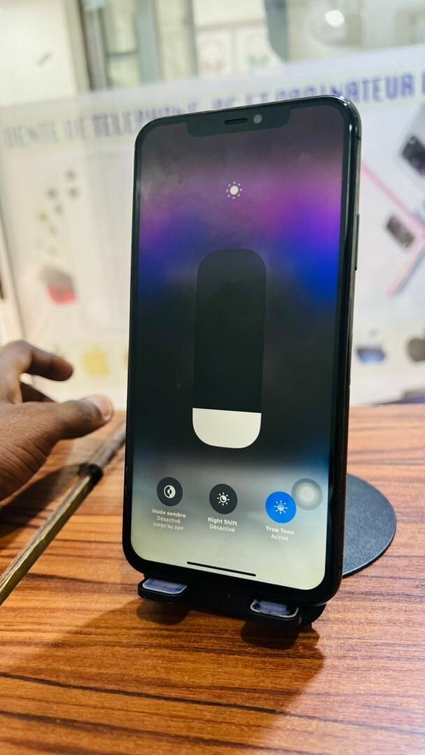 iPhone 11pro max 256giga casineuf très propre