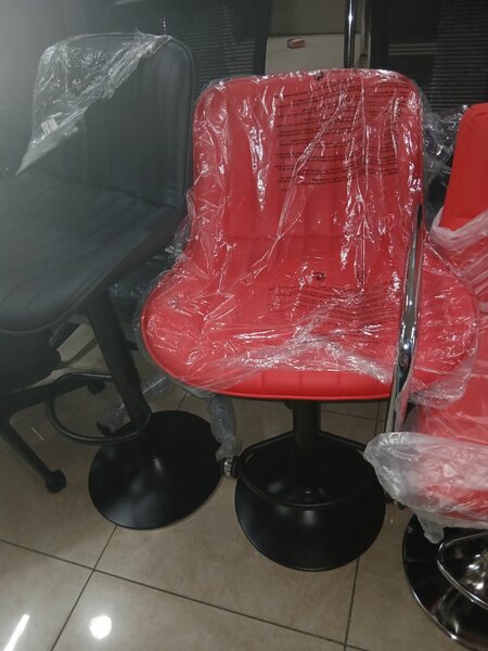 Tabouret de bar pivotant moderne