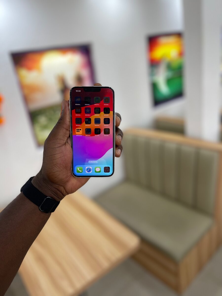 iPhone 13 simple 128Go colis tout es d’origine jamais démont