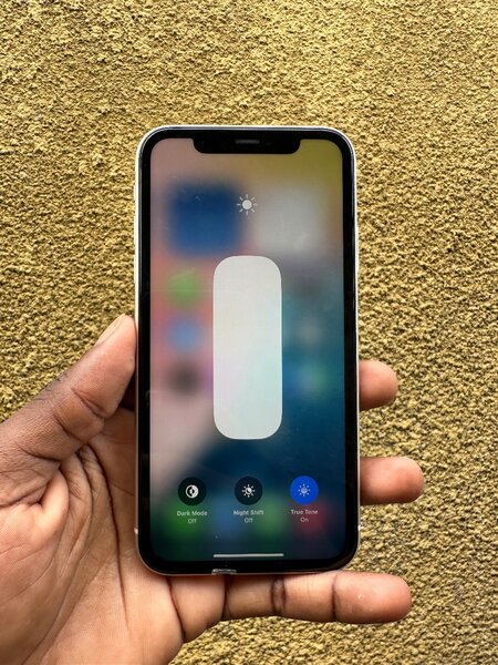 IPHONE 11 SIMPLE 64 G QUASI NEUF COLIS IMPORTER