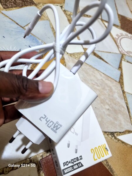 Chargeur rapide 240W USB-C