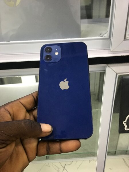 iPhone 12 ( uk used )