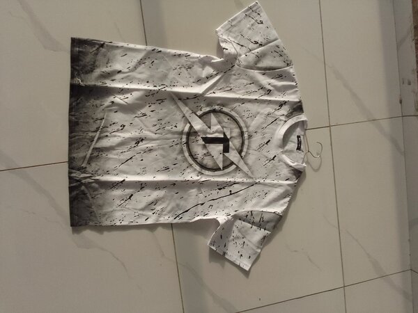 T-shirts imprimés modernes