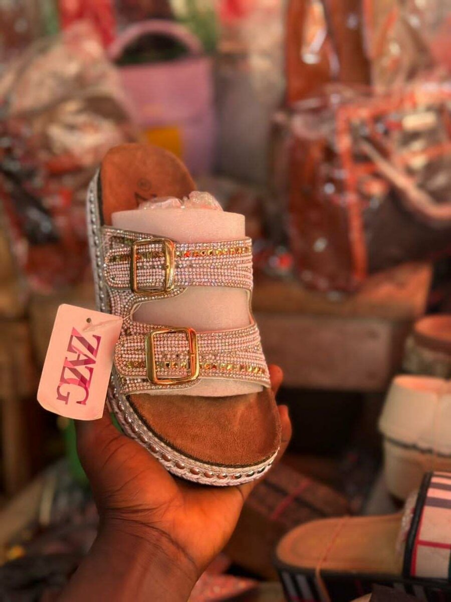 Sandales strass élégantes