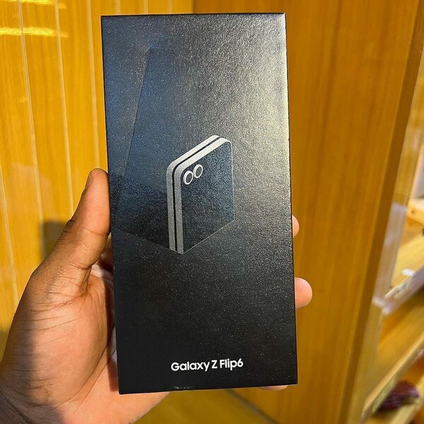 Brand new Samsung Galaxy Flip6 -512GB Storage
