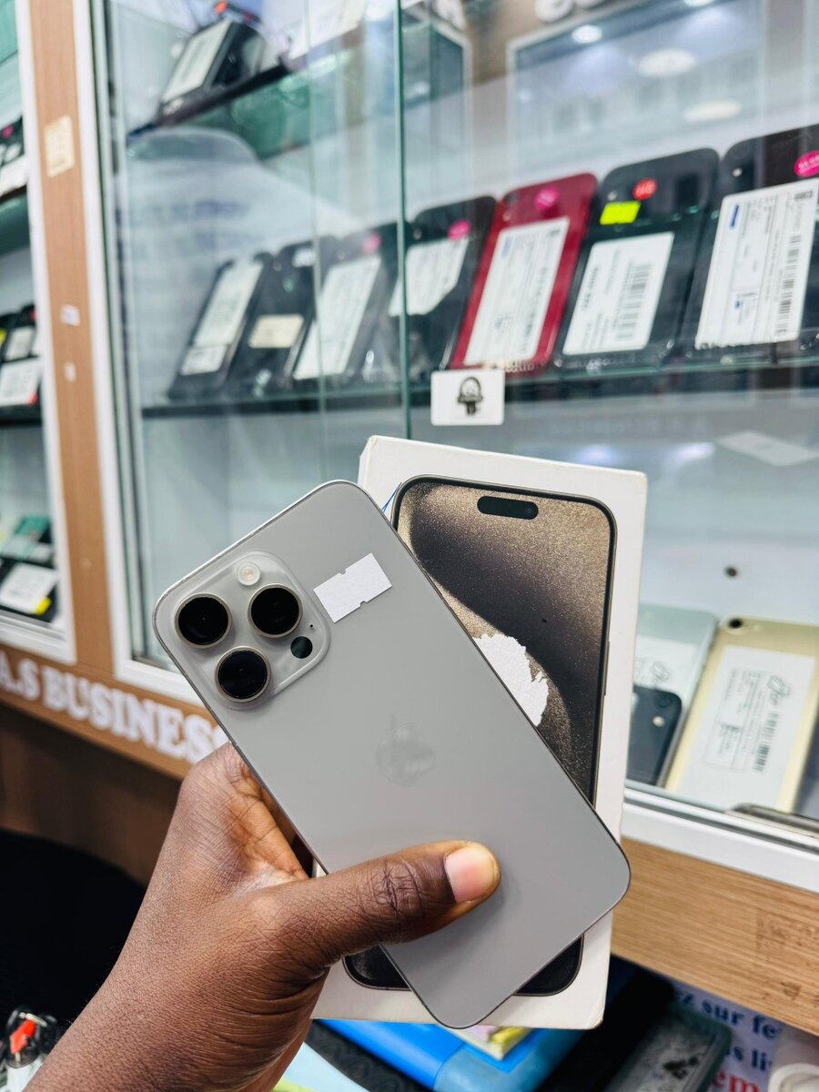 iPhone 15 Pro Max 512Go 2 puce