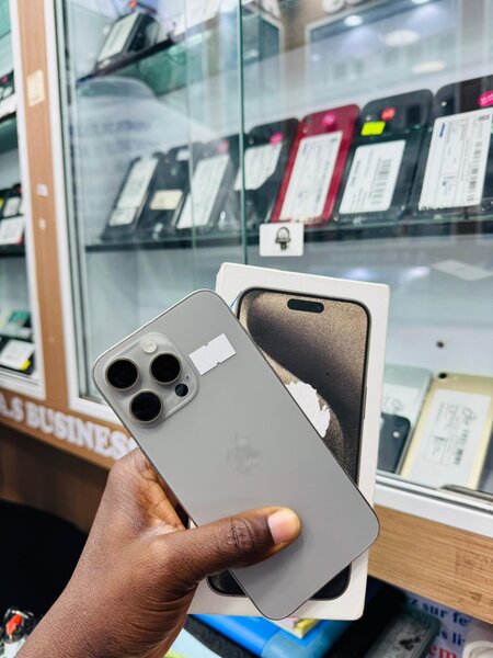 iPhone 15 Pro Max 512Go 2 puce