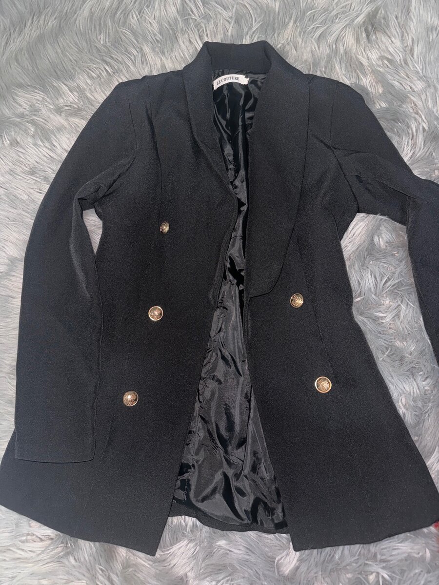 Medium size black blazer jacket