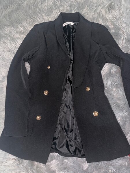 Medium size black blazer jacket