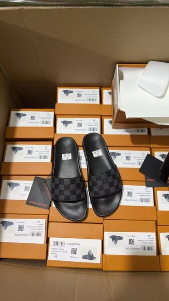 Claquettes de luxe noires