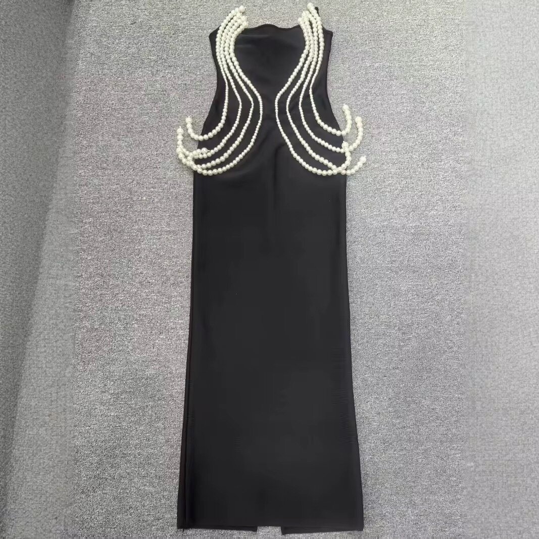 Robe Noire Perlée Élégante