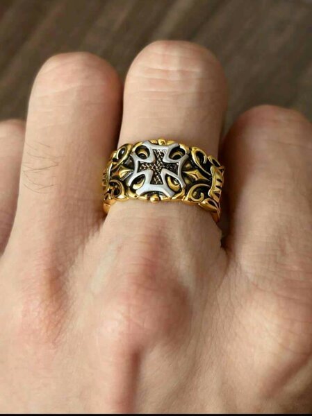 Bague gothique dorée homme