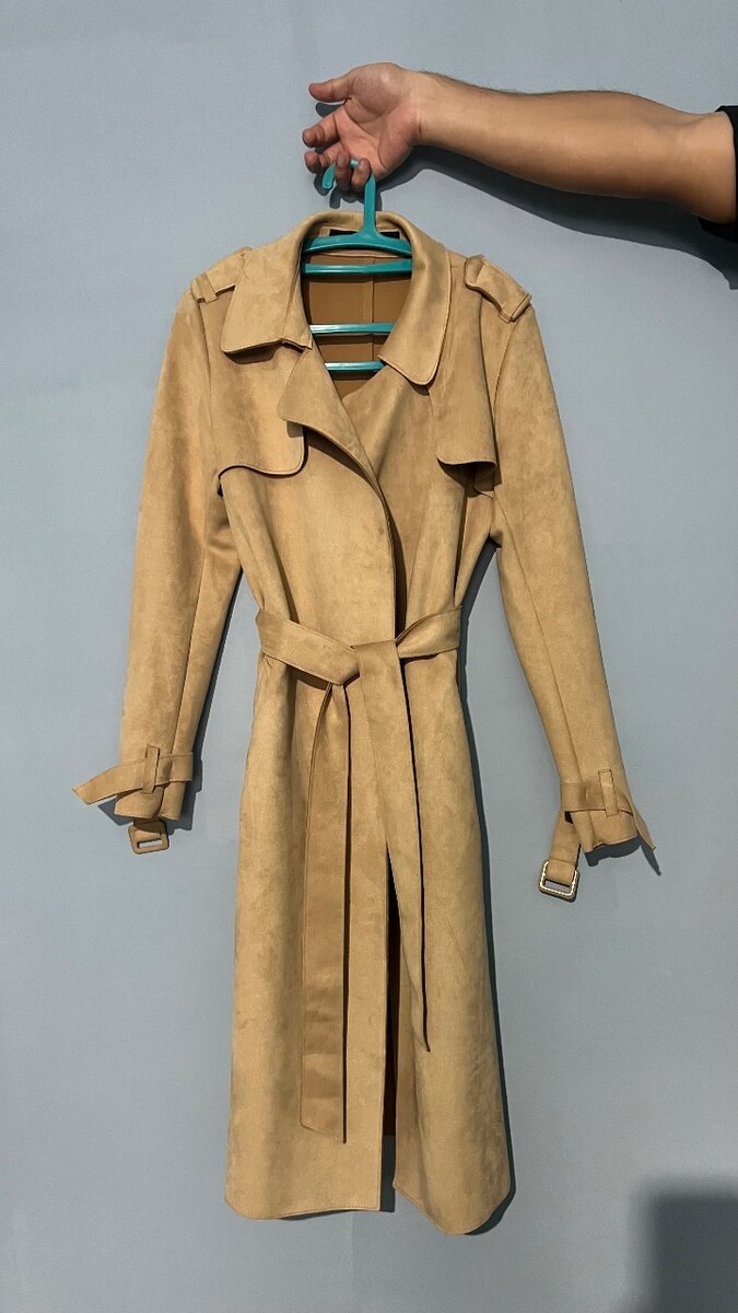 Стильный замшевый тренч от Zara