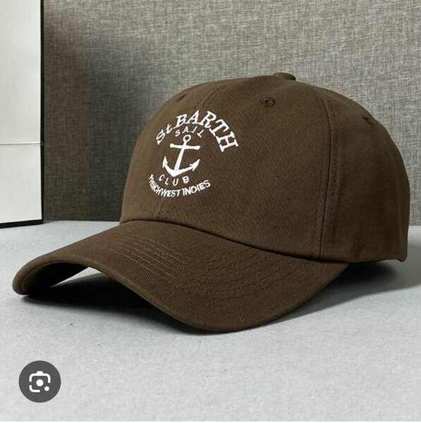 Casquette marron ancrée