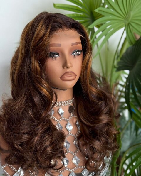 波浪卷棕色假发，时尚自然