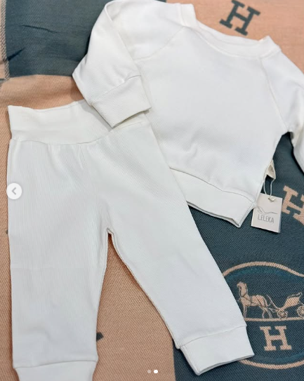 кофта и штаны белые