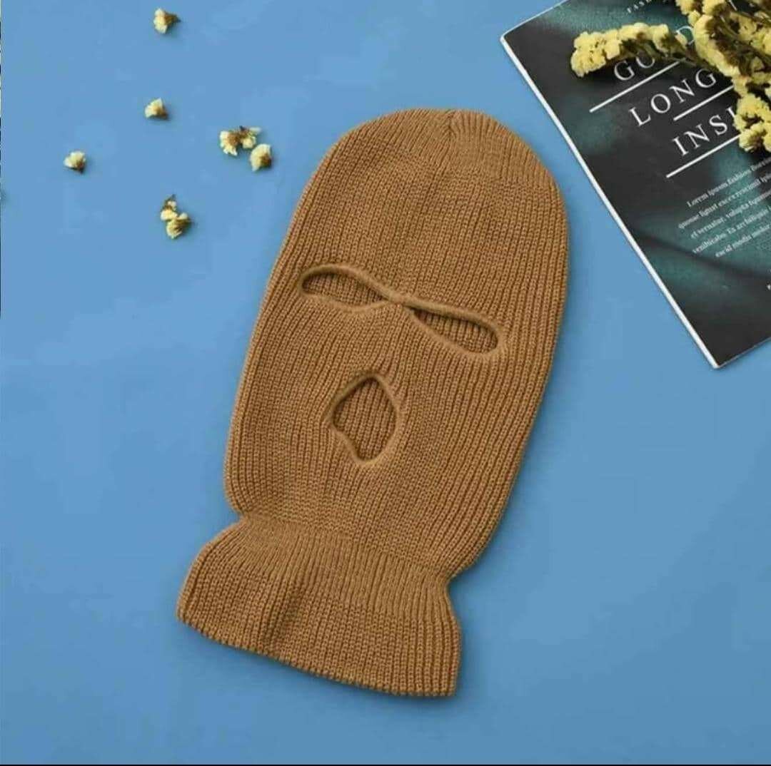 Cagoule en laine couleur vive