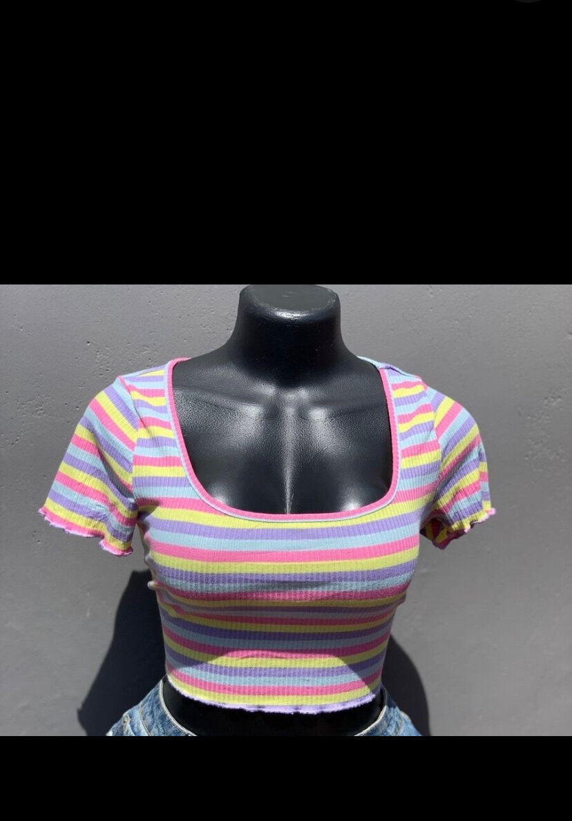 T-shirts colorés et basiques