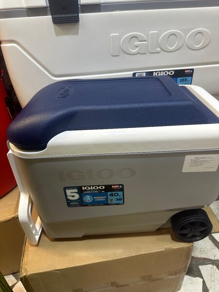IGLOO ICE CHEST