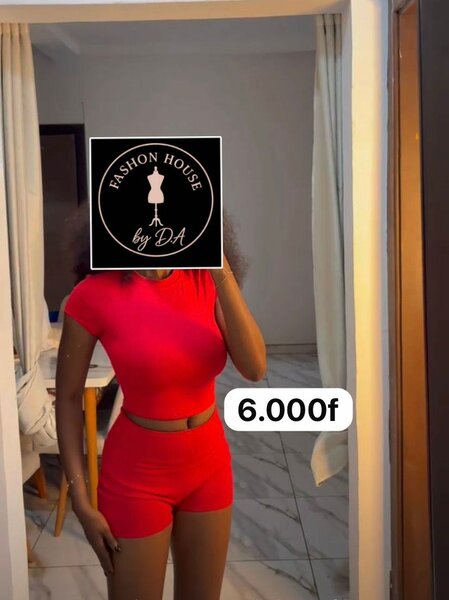 Ensemble court femme